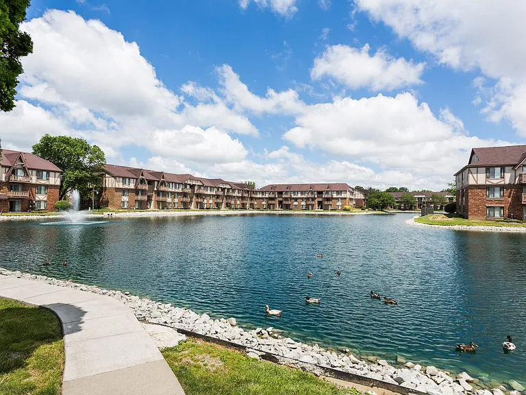 Scarborough Lake Apartments — Photo 25
