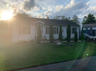 8 Pine Bluff Rd, Toms River, NJ 08753