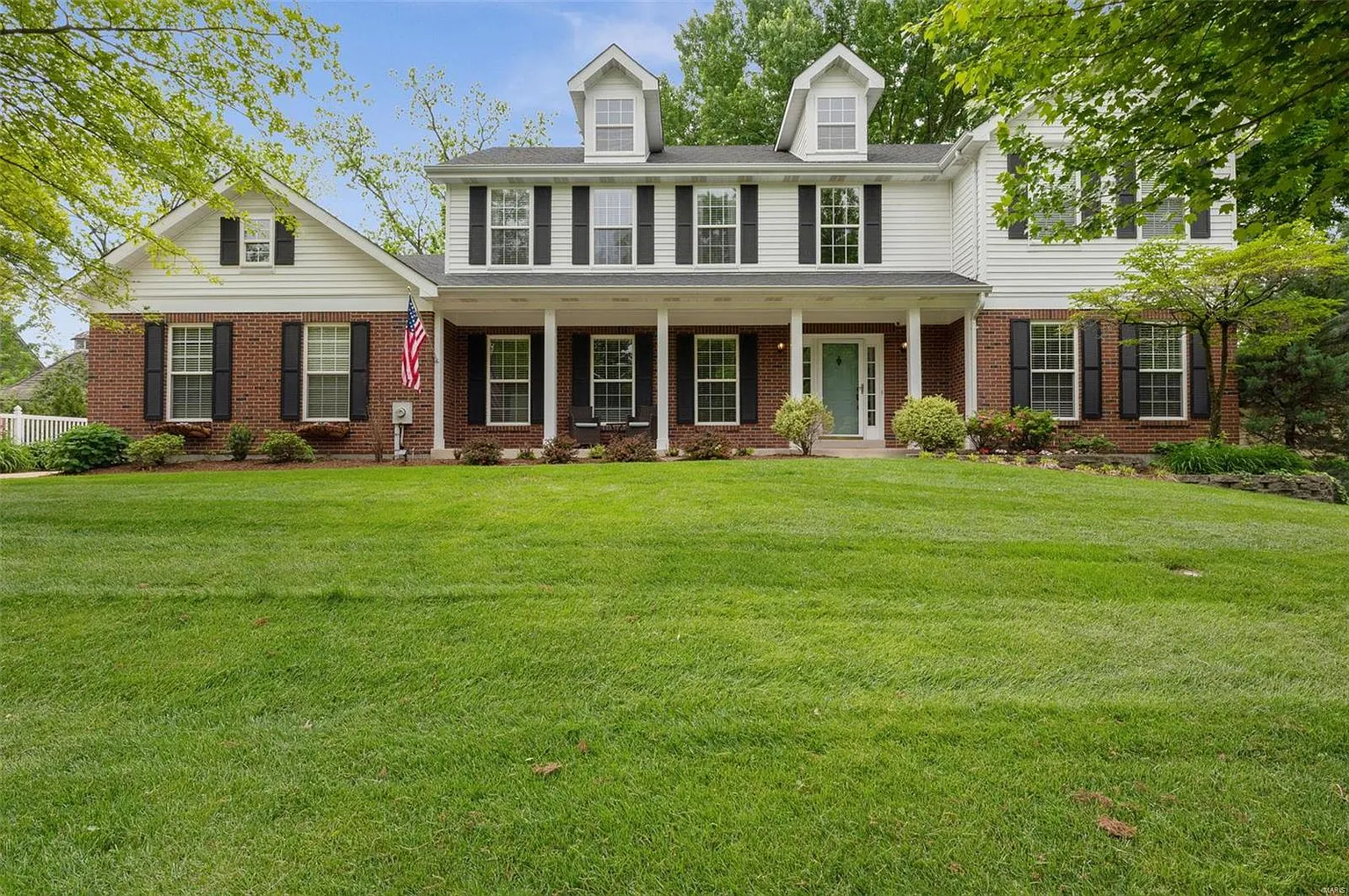 424 Woodview Manor Ln photo 1