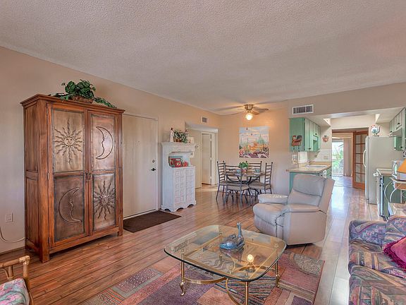 Livingroom. Hardwood flooring.