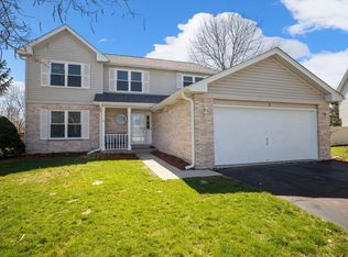 3 Boulder Ridge Ct, Bolingbrook, IL 60490