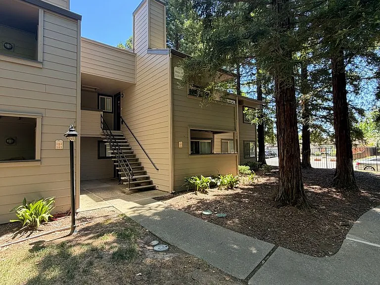 3715 Tallyho Dr #140 — Photo 2