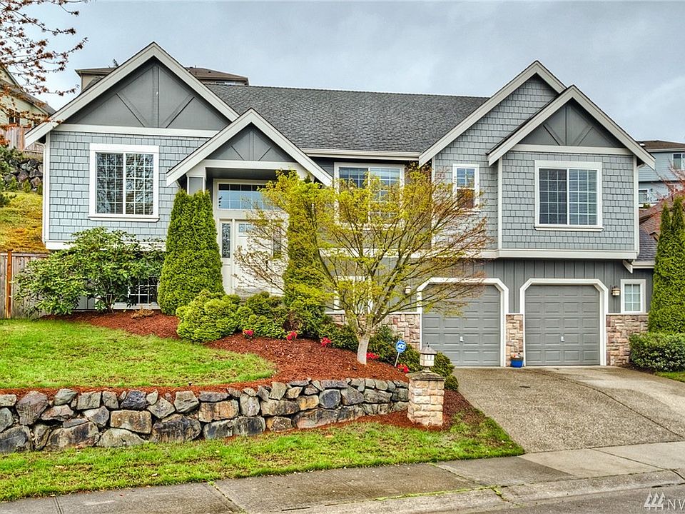 Beautiful Craftsman style home on a non-through street in Woodbrook on the West hill of Auburn. This unique split entry home was built by Schneider homes in 2005. The home is energy star certified and features 4 bedrooms and 3 full bathrooms. The spacious entry has double wide staircases.There is an oversized 2 car garage with built-in storage, shoe rack and work bench. There is no neighbor across the street so you get to enjoy the territorial views that include Mt Baker and the Cascade mountains.