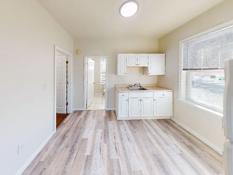 1052 Garfield Ave — Photo 9
