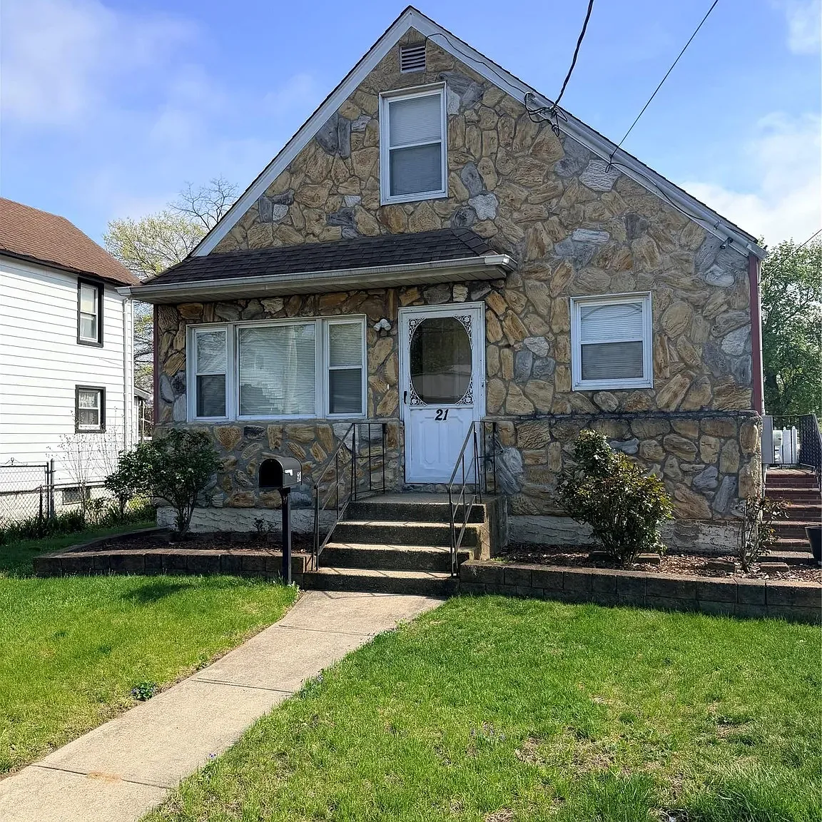 3 bed, 1176 sqft, $4,000 — Photo 2