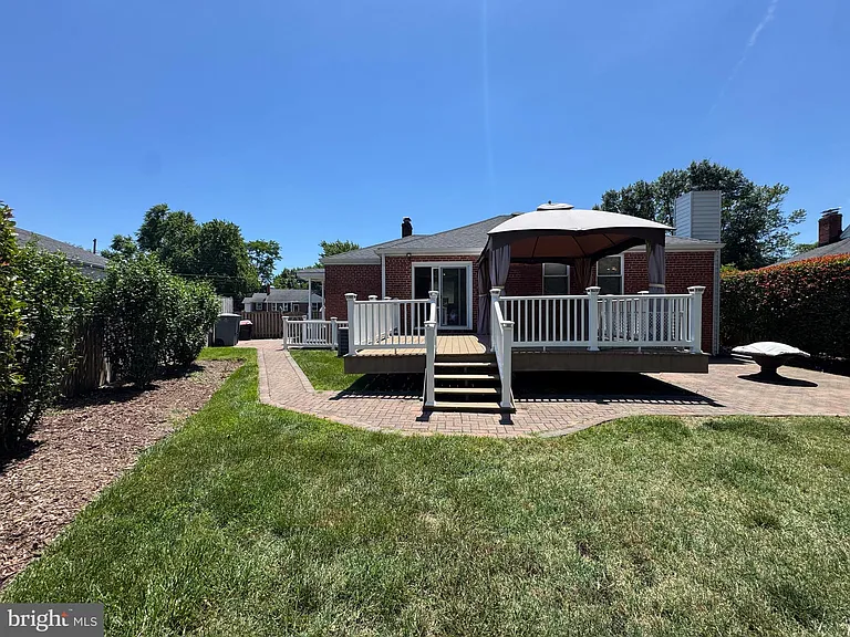 2906 Breezy Ter — Photo 38