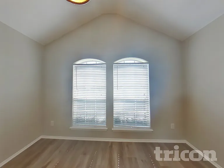 1409 Mallard Dr — Photo 5