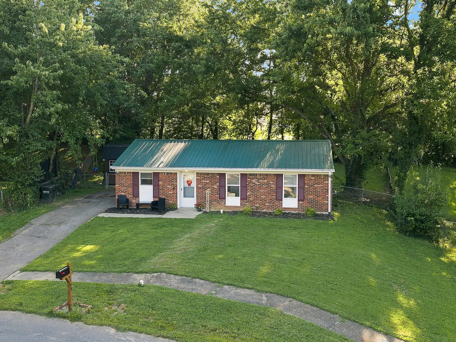 3 bed, 1025 sqft, $1,600 — Photo 2
