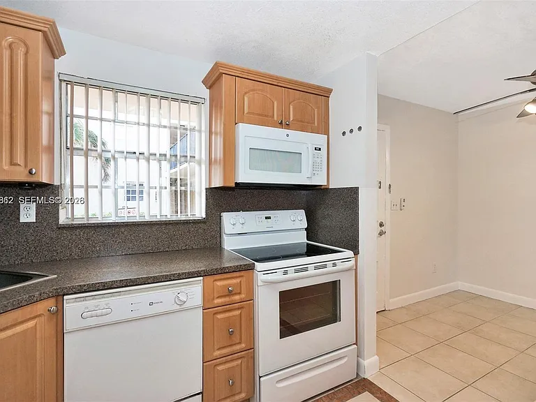 8500 SW 109th Ave #6-102 — Photo 5
