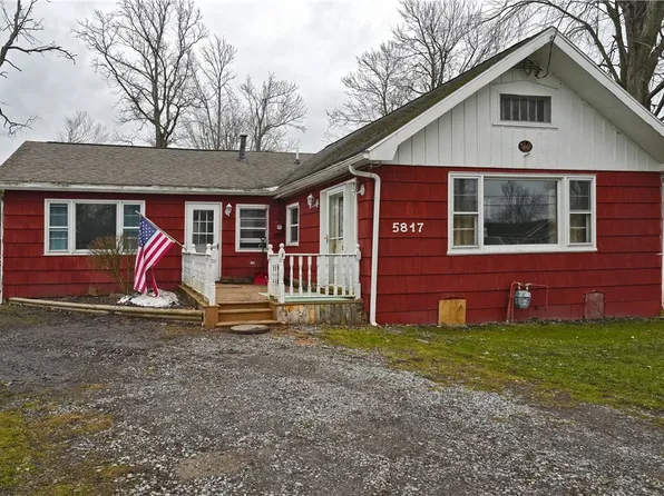 5817 Lakeview Ter, Lake View, NY 14085