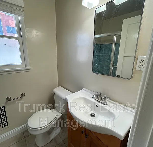 1253 S Glendale Ave #H — Photo 7