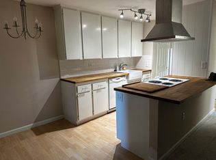 879 Woodside Ln E, Sacramento, CA 95825