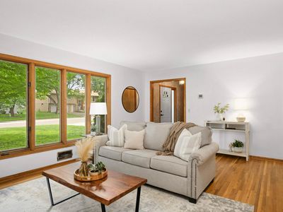 6329 Peacedale Ave, Edina, MN, 55424