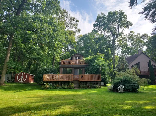 2067 Riverbank Ave NE, Grand Rapids, MI 49525