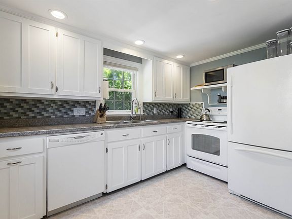 5th image of 188 Prospect St