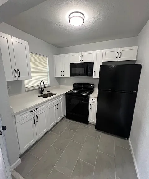 Palm Court Apartments — Photo 9