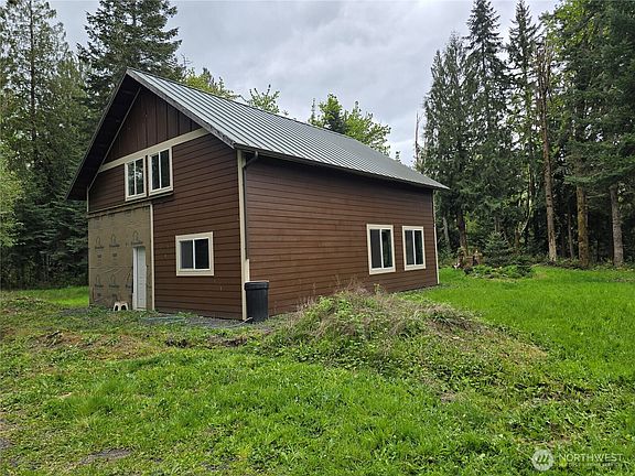 3rd image of 1747 Winlock Vader Road
