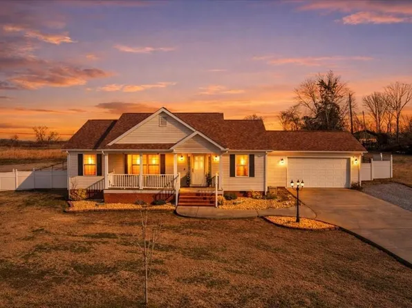 101 Lanier Dr, Chatsworth, GA 30705