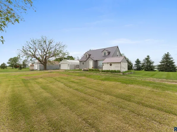 47296 323rd St, Elk Point, SD 57025