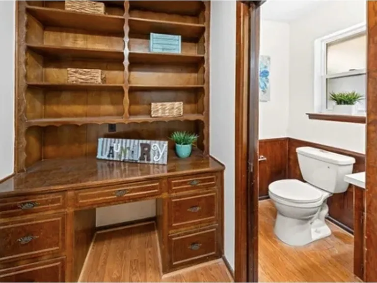 205 W Ash Ln — Photo 3