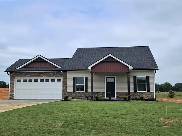 219 R C Thompson Rd, Chesnee, SC 29323