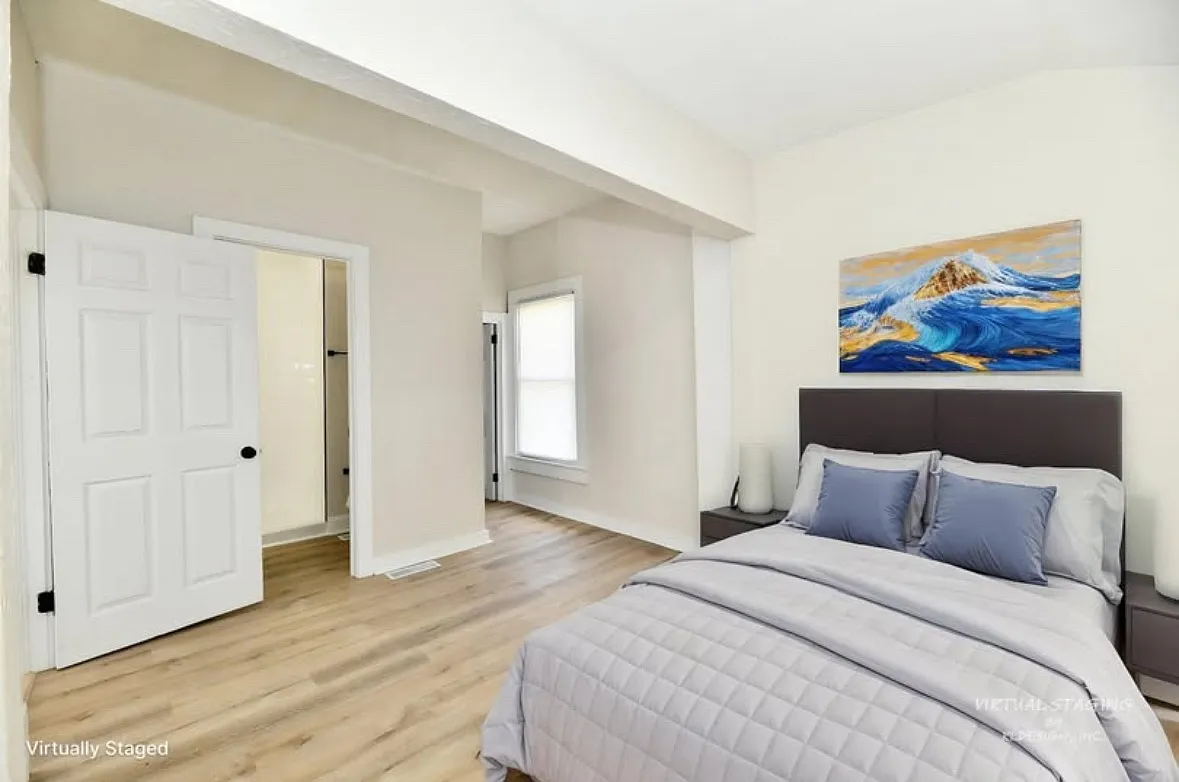 1145 N Belleview Pl — Photo 3