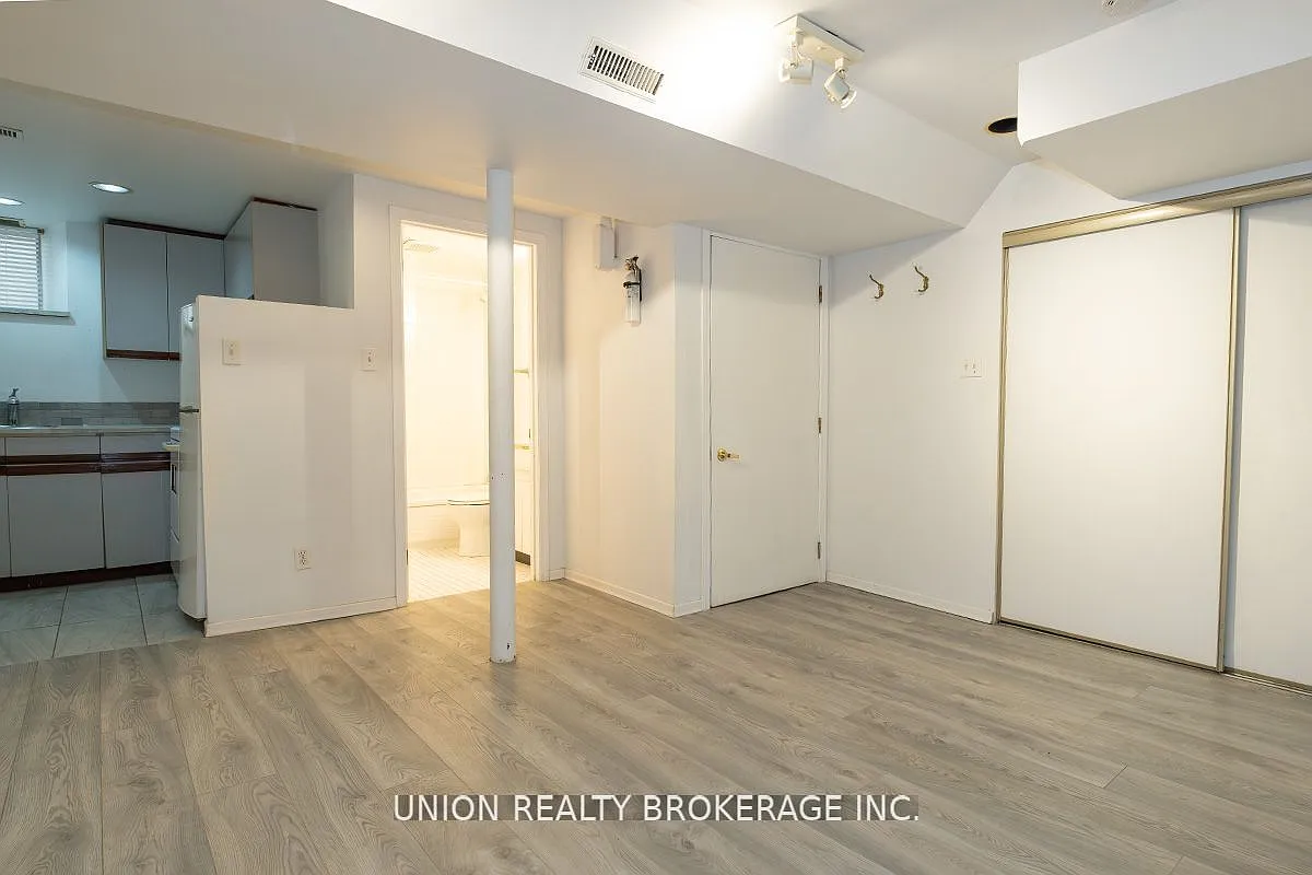 Studio, $1,300 — Photo 4
