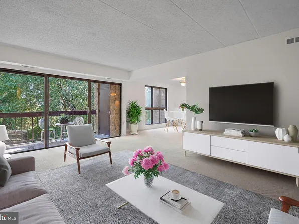 5160 Maris Ave APT 201, Alexandria, VA 22304