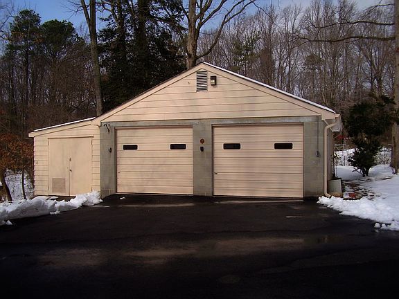 OVERSIZED GARAGE WITH STORAGE OR WORKSHOP