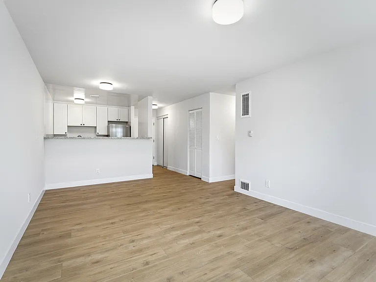 1922 S Hobart Blvd #9 — Photo 8