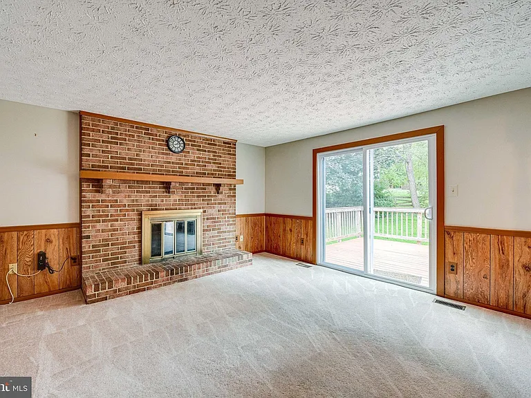 3381 Monarch Ln — Photo 22
