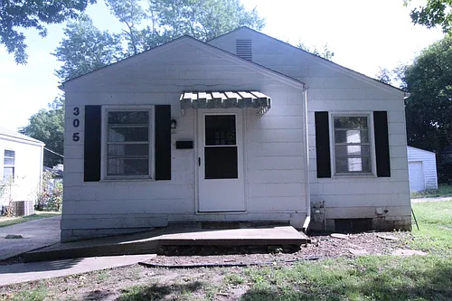 305 E 78th Ter Photo 1