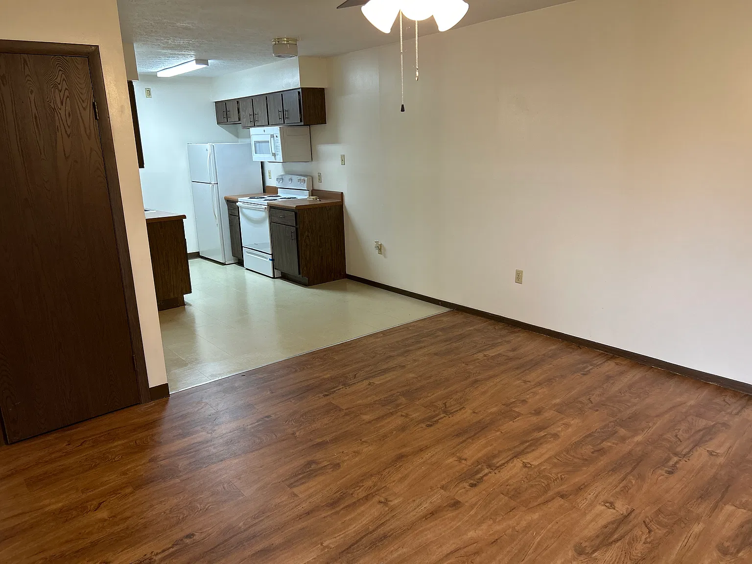 1 bed, 1.5 bath, 600 sqft, $725 — Photo 2