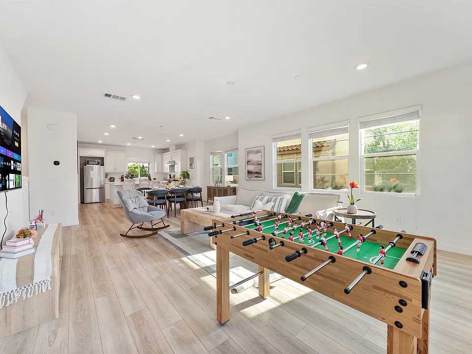 4337 Maple Ln