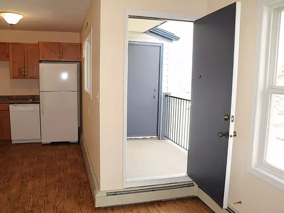 2nd image of 7201 Poplar Dr #4206
