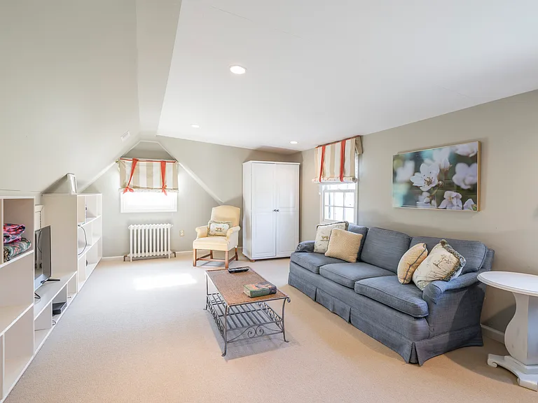 601 Harriton Rd — Photo 43