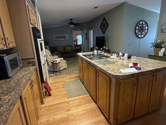 4th image of 488 Maplewood Ln