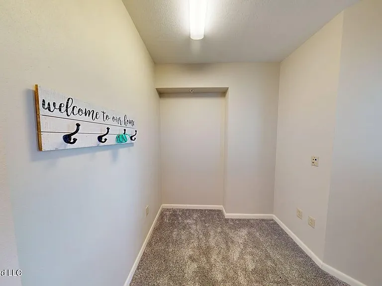 2230 Beach Dr #706 — Photo 21