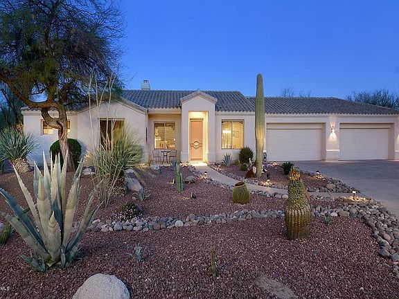 2nd image of 1300 W Saddlehorn Dr