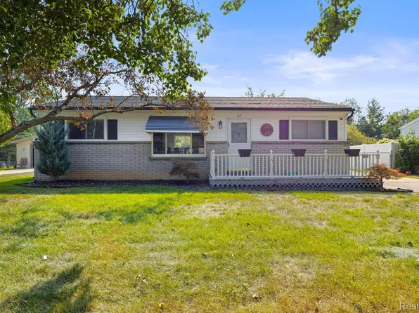 26485 Willow Cv, Woodhaven, MI 48183