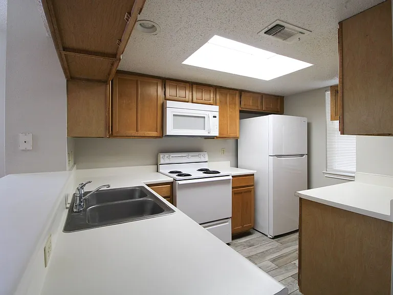 961 Schertz Pkwy — Photo 8