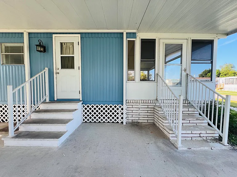 4045 White Pine Dr — Photo 2