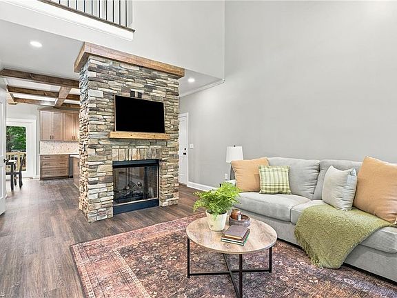 5th image of 4814 Selwyn Dr