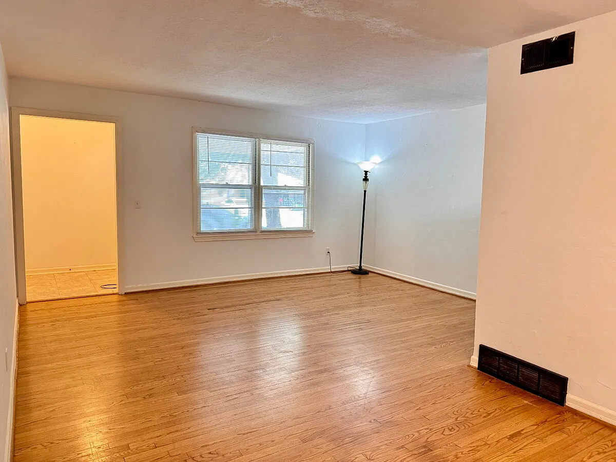 2 bed, 1.0 bath, 1345 sqft, $1,395 — Photo 4