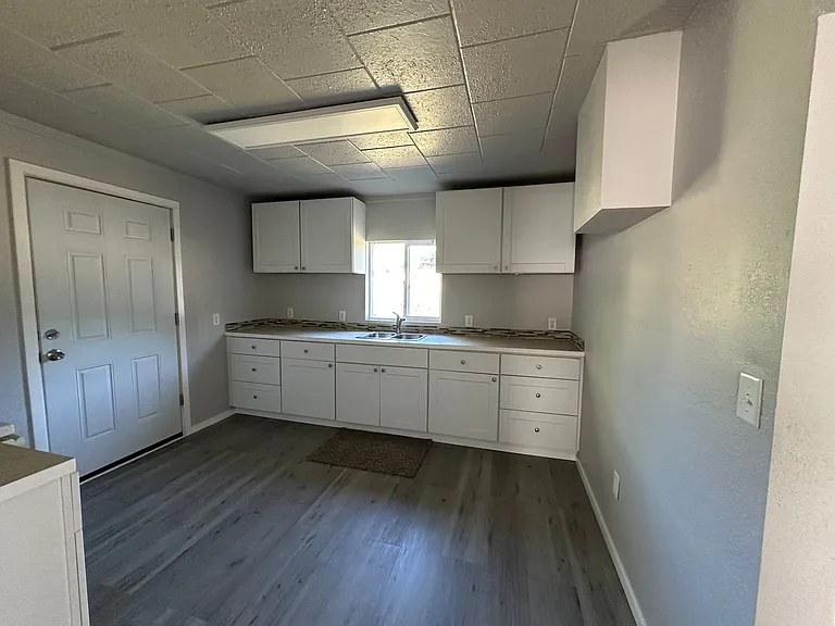 165 NE Oak St — Photo 12