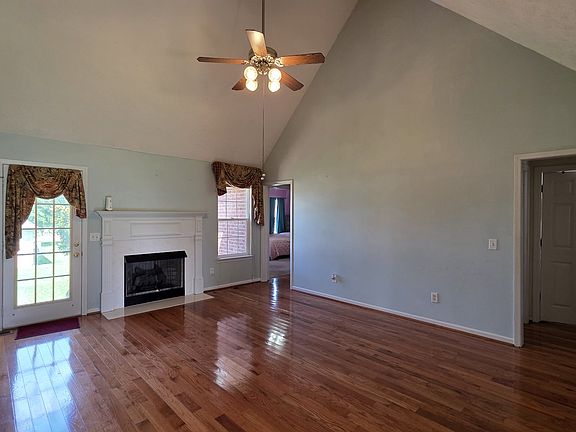 5th image of 2911 Greentree Dr