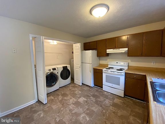 4th image of 111 Nottoway Dr
