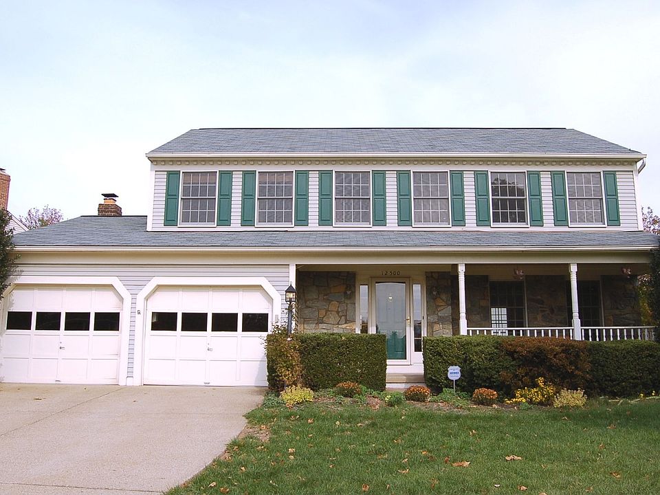 COLONIAL ON LARGE CORNER LOT