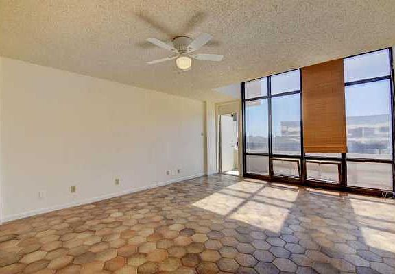 Home For Sale In Pointe South