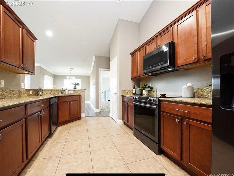 1st image of 500 SW Bradshaw Cir